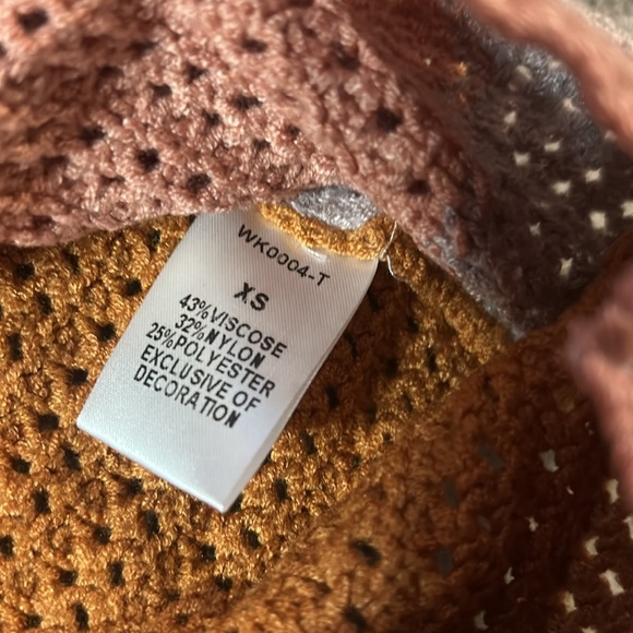 NWT THML SWEATER - Picture 4 of 6